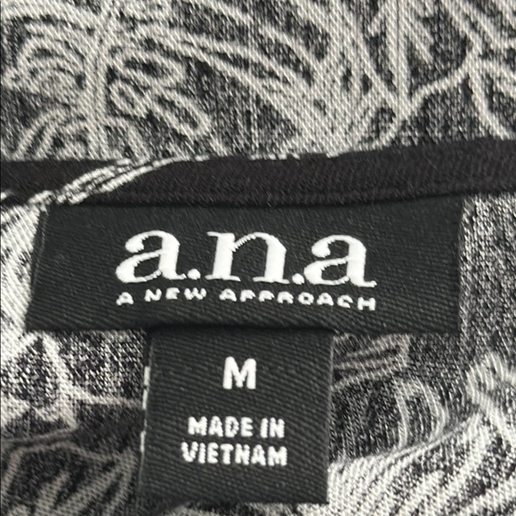 a.n.a Black and White Floral Blouse - Picture 8 of 9